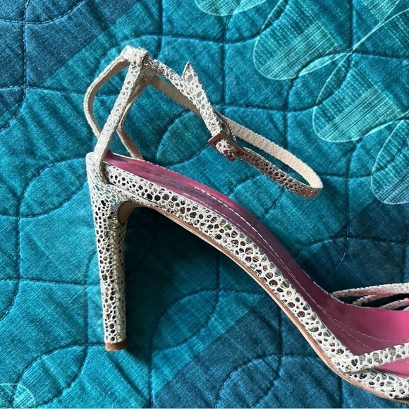 Kate Spade New York Lolita Platinum Speckled Leather Ankle Strap Sandals Sz 10B - Picture 3 of 16